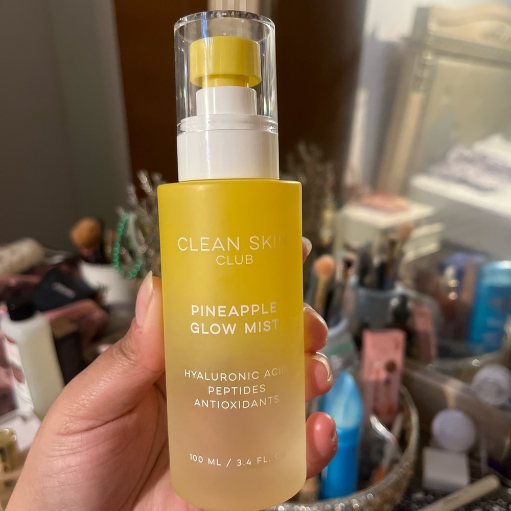 Clean skin club PINEAPPLE GLOW MIST
